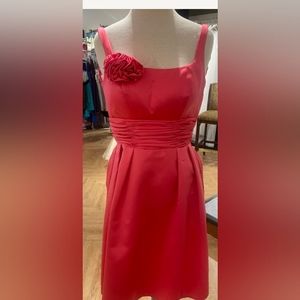 Short formal gown in the color cerise.